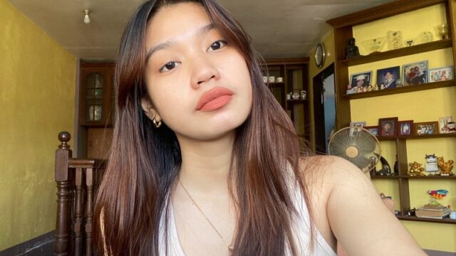 Pinag Mamalaki Niya Ang Kaniyang Flat Na Boobs