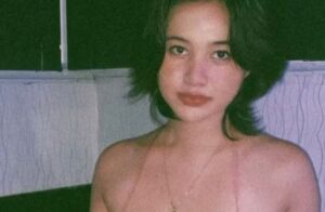 I Flex Lang Niya Ang Kaniyang Magandang Boobs