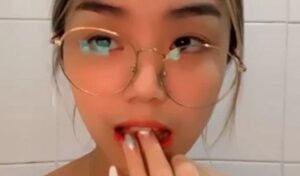 Dinala Ni Joy Ang Kalibugan Niya Sa Cr