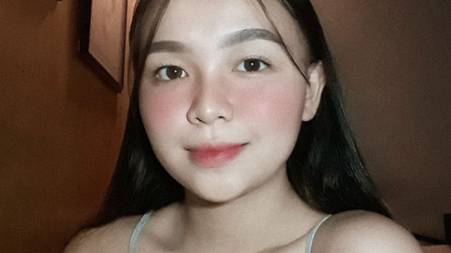 Pinicturan Nya Ang Kanyang Kulay Pink Na Kiffy