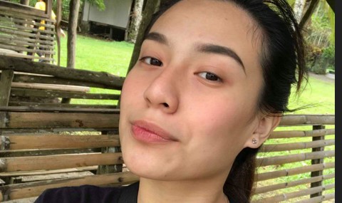 Boring Si Tita Kaya Pinag Laruan Niya Ang Kanyang Pechay