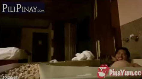 Nag Makeout Sa Bathtub